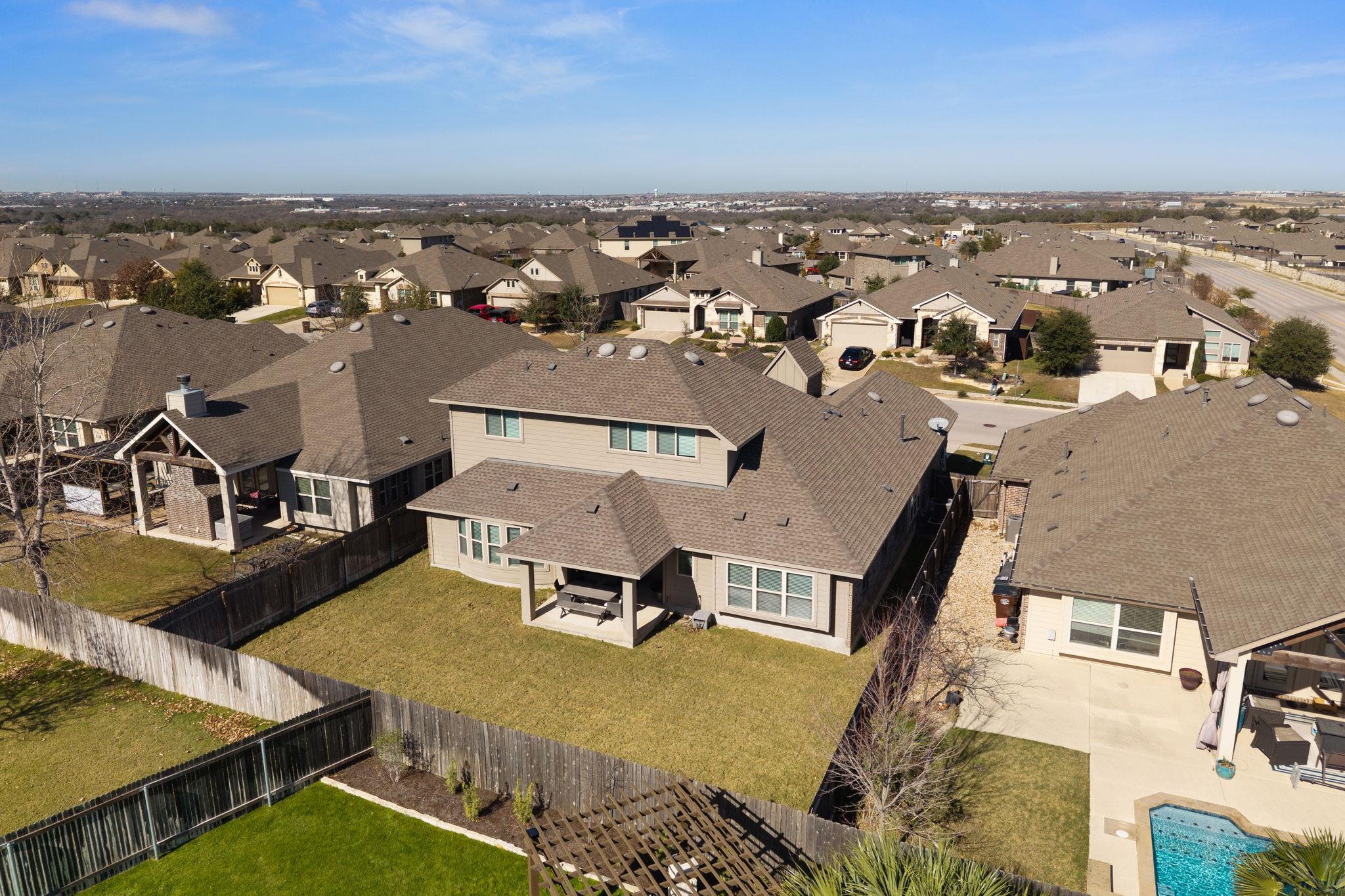 105 W Highfield St, Hutto, TX 78634