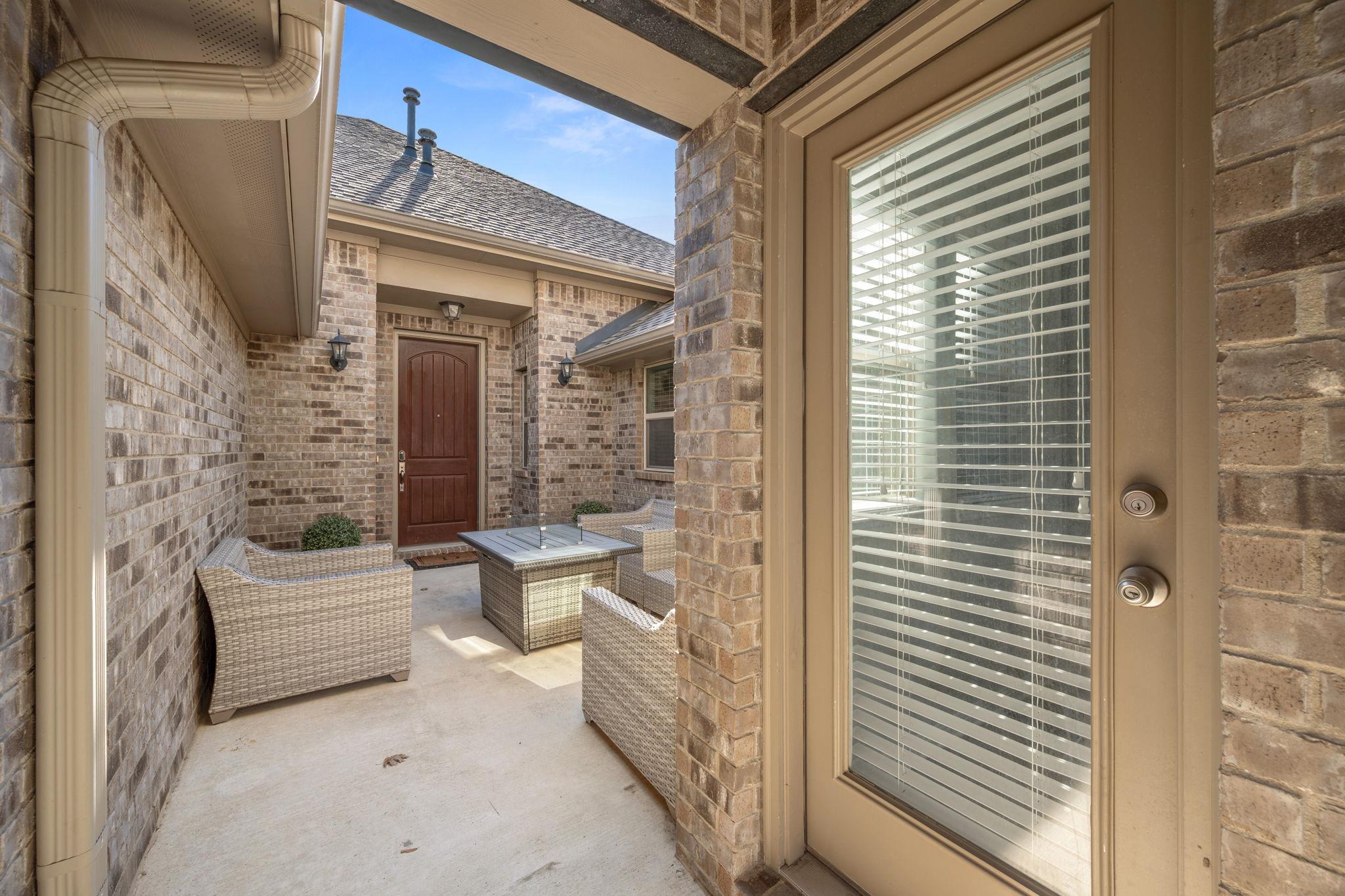 105 W Highfield St, Hutto, TX 78634