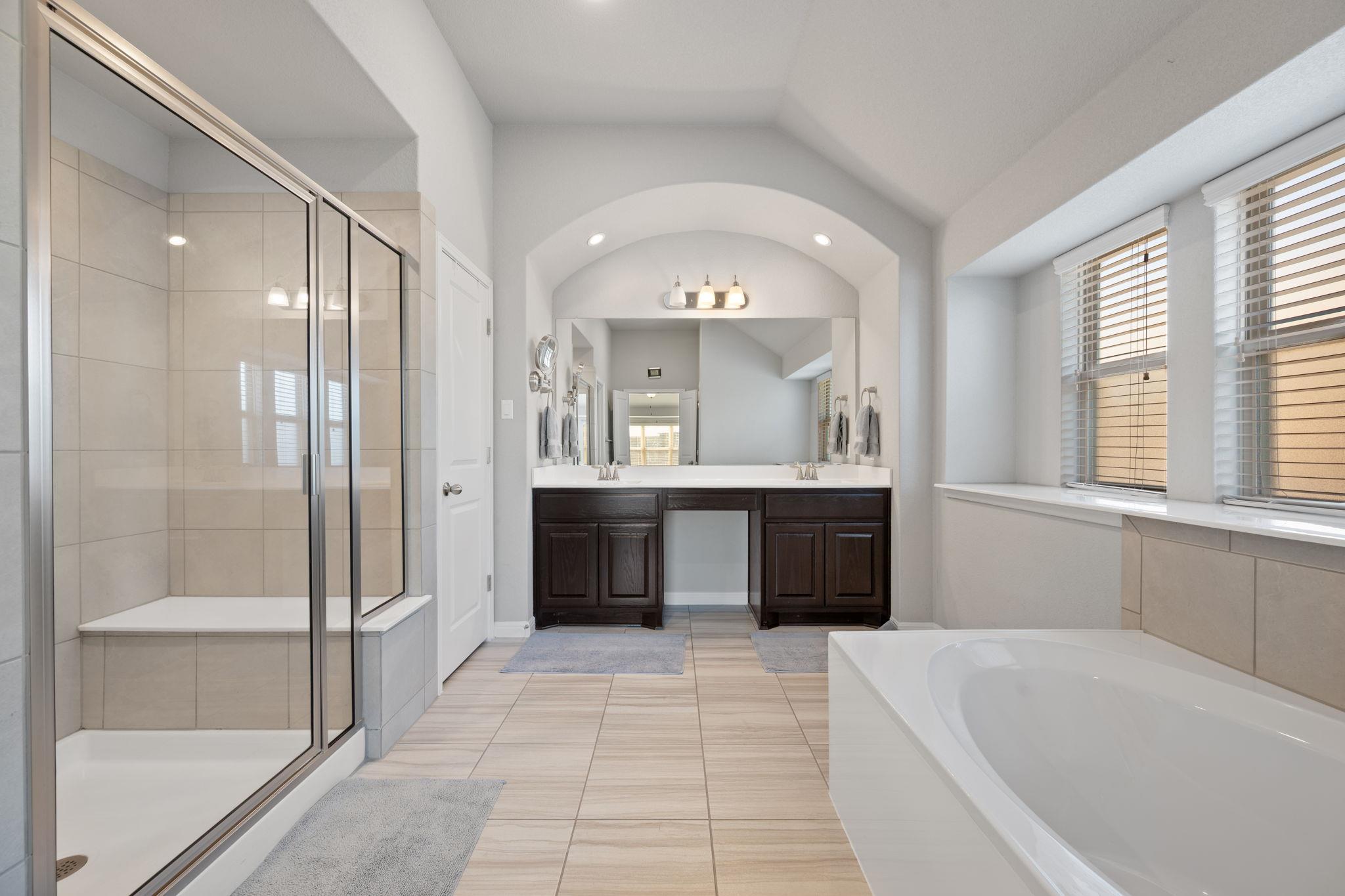 105 W Highfield St, Hutto, TX 78634