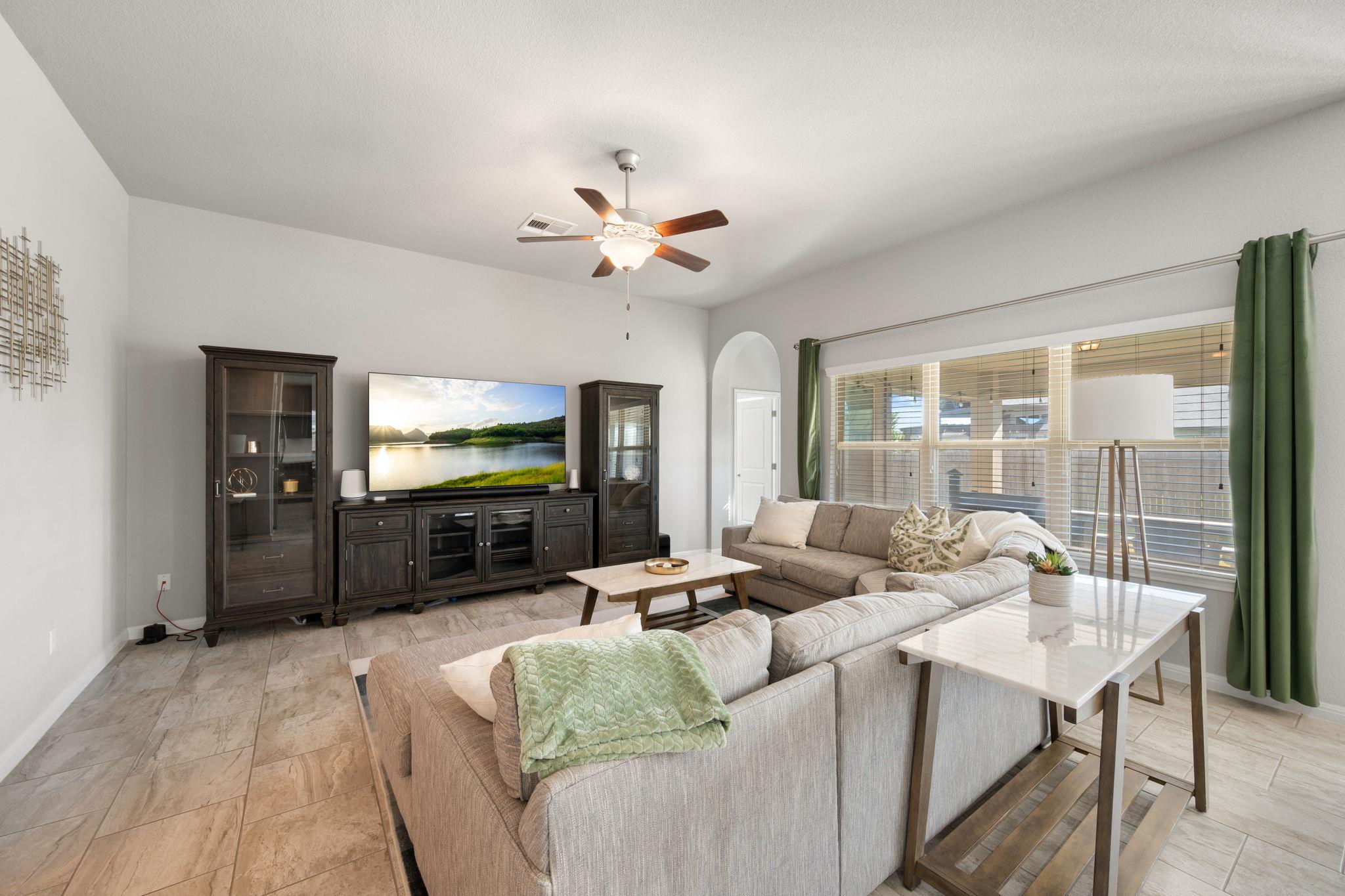 105 W Highfield St, Hutto, TX 78634