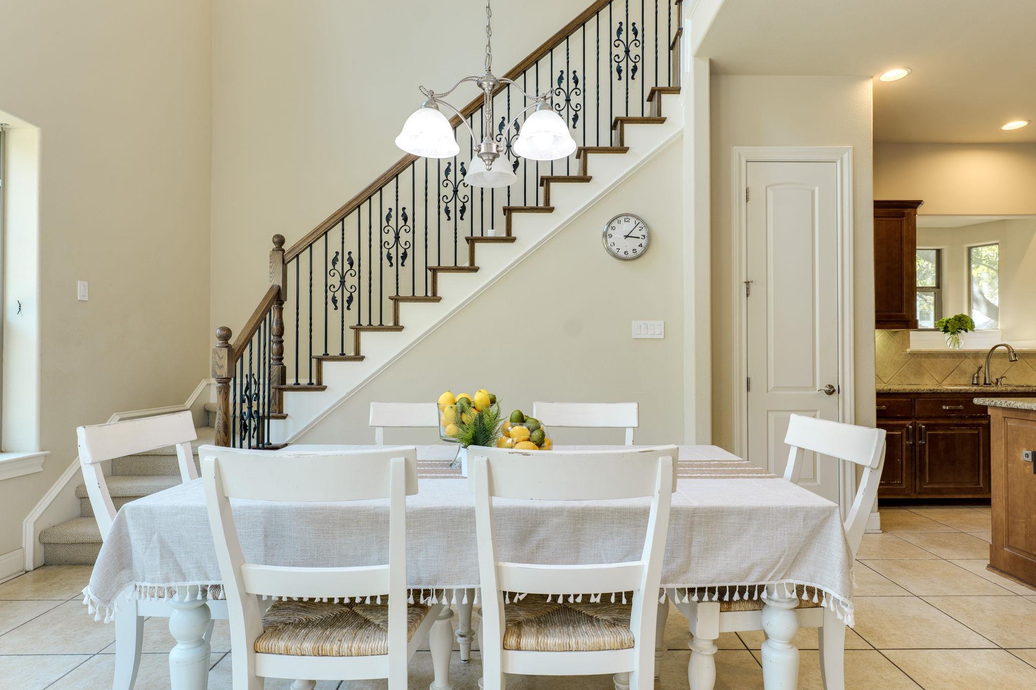 2401 Hunters Green Ct, Austin, TX 78732