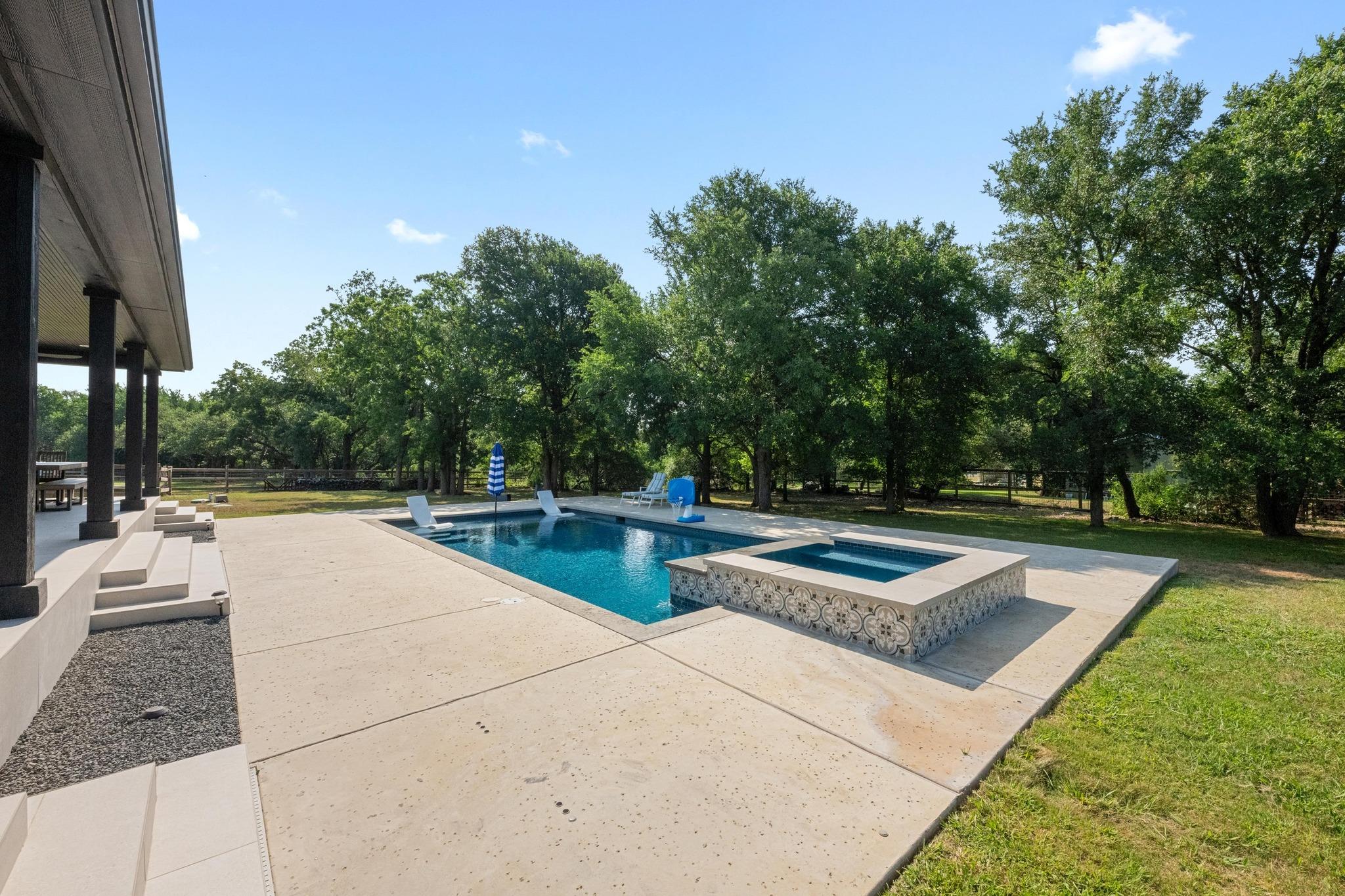 140 Vincas Shadow Ct, Driftwood, TX 78619