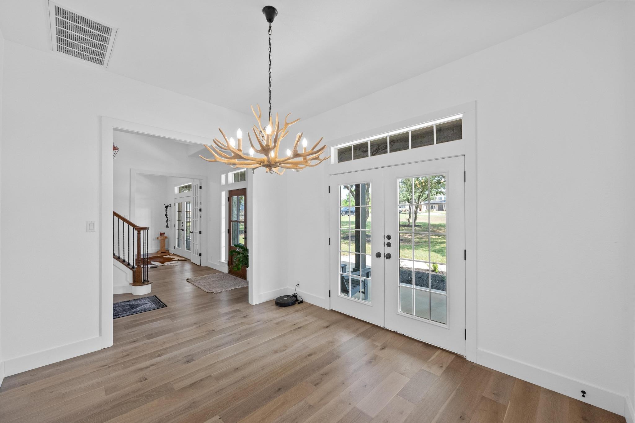 140 Vincas Shadow Ct, Driftwood, TX 78619