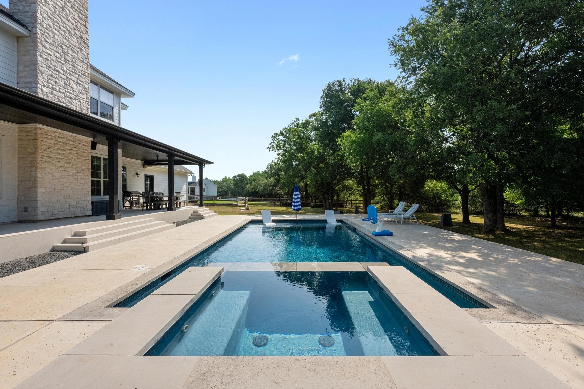 140 Vincas Shadow Ct, Driftwood, TX 78619