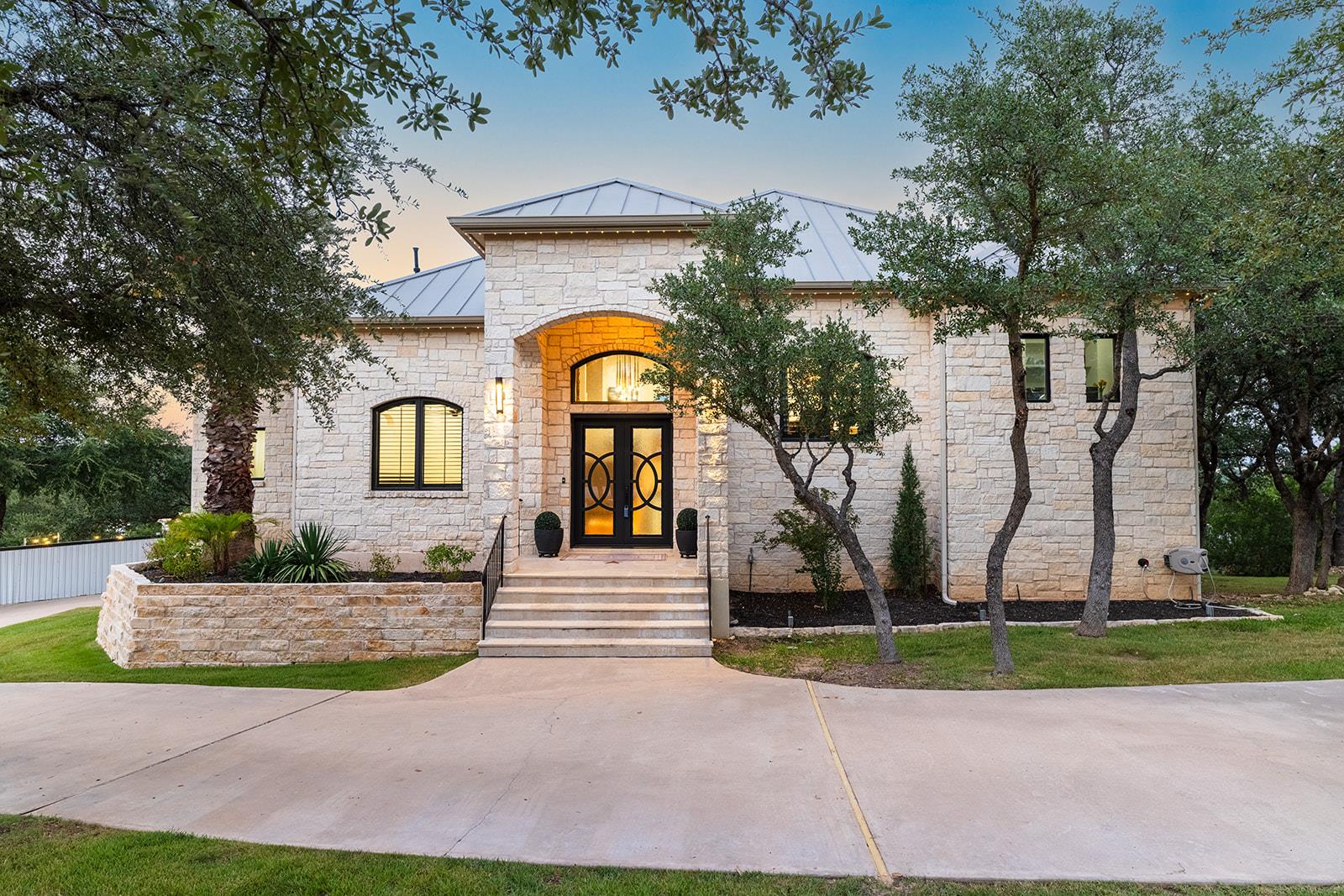 20516 Queen Bee Ln, Spicewood, TX 78669