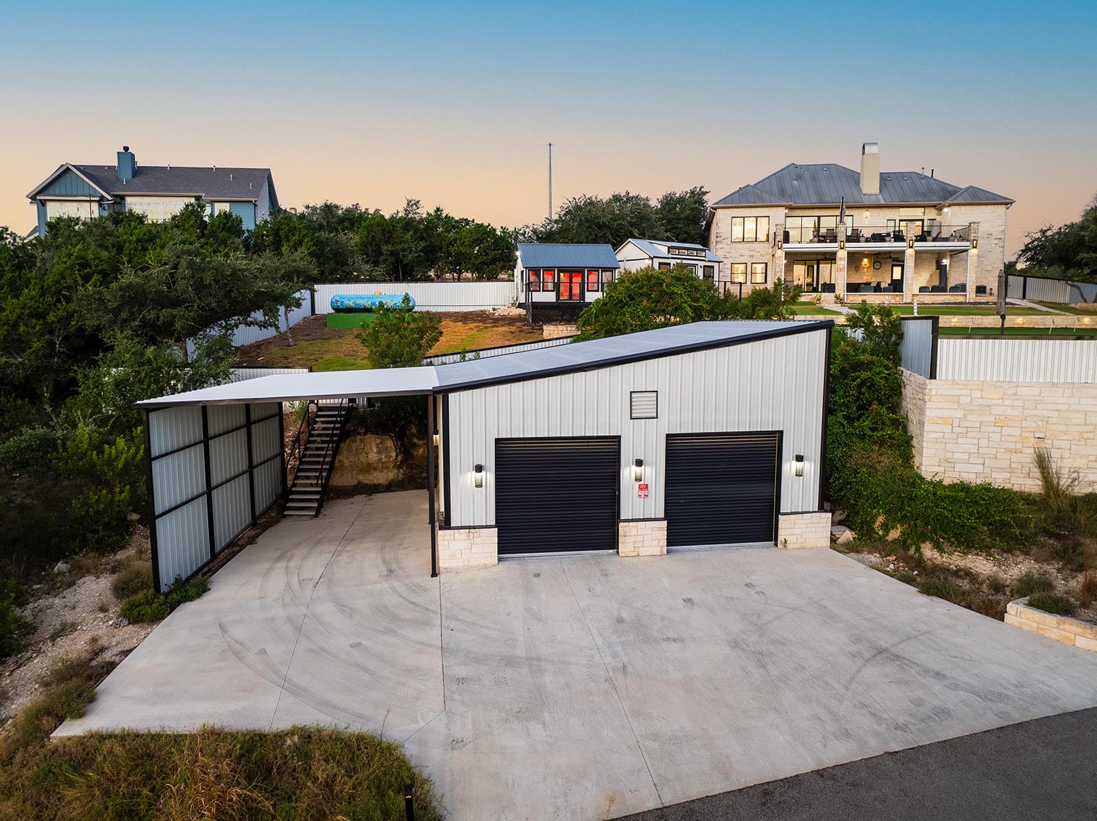 20516 Queen Bee Ln, Spicewood, TX 78669