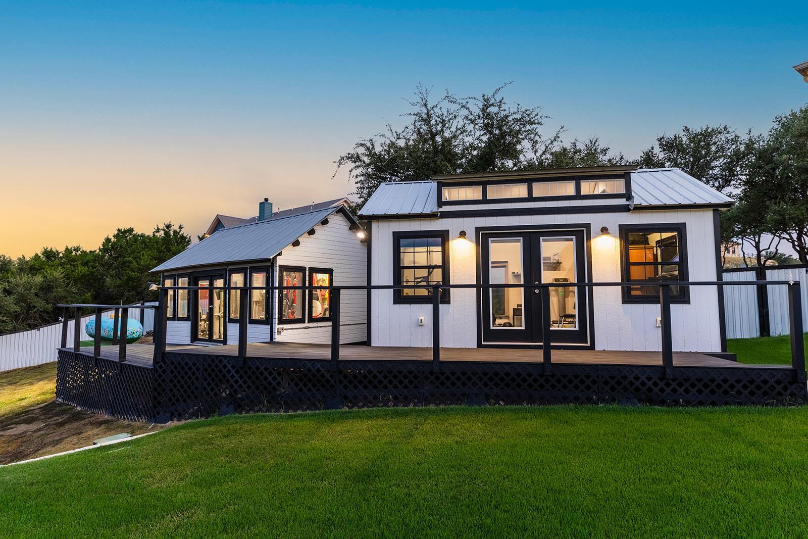 20516 Queen Bee Ln, Spicewood, TX 78669