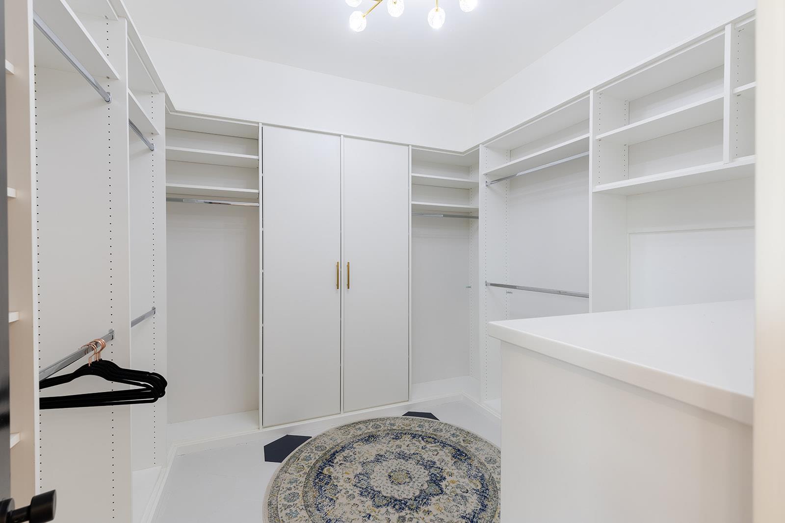 20516 Queen Bee Ln, Spicewood, TX 78669