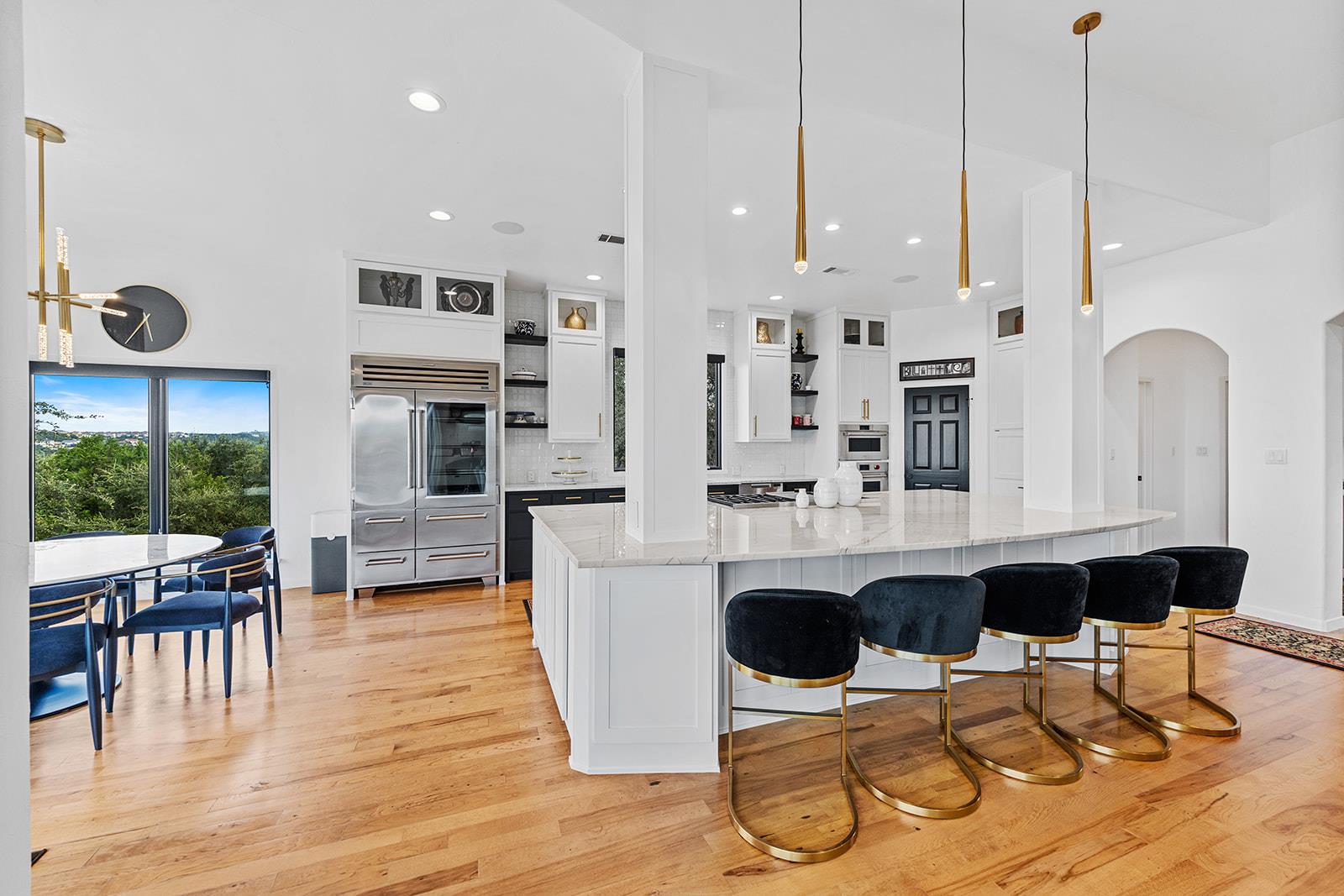 20516 Queen Bee Ln, Spicewood, TX 78669