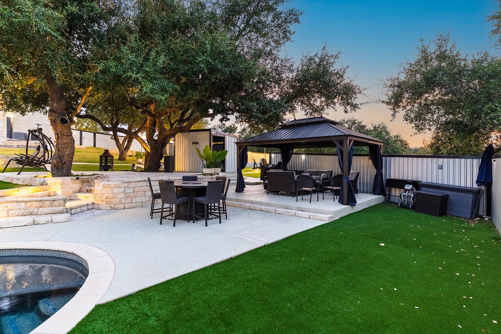 20516 Queen Bee Ln, Spicewood, TX 78669