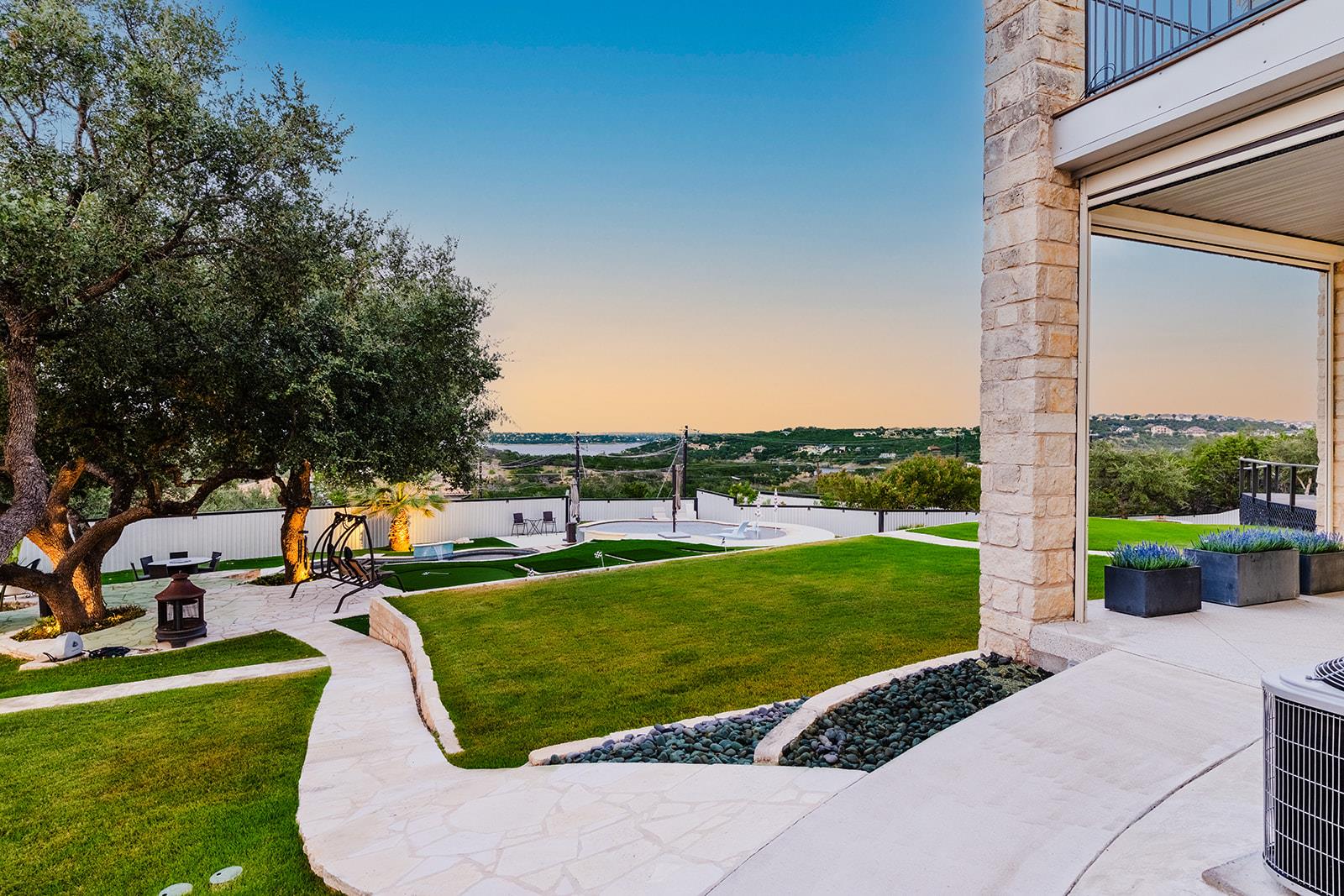 20516 Queen Bee Ln, Spicewood, TX 78669