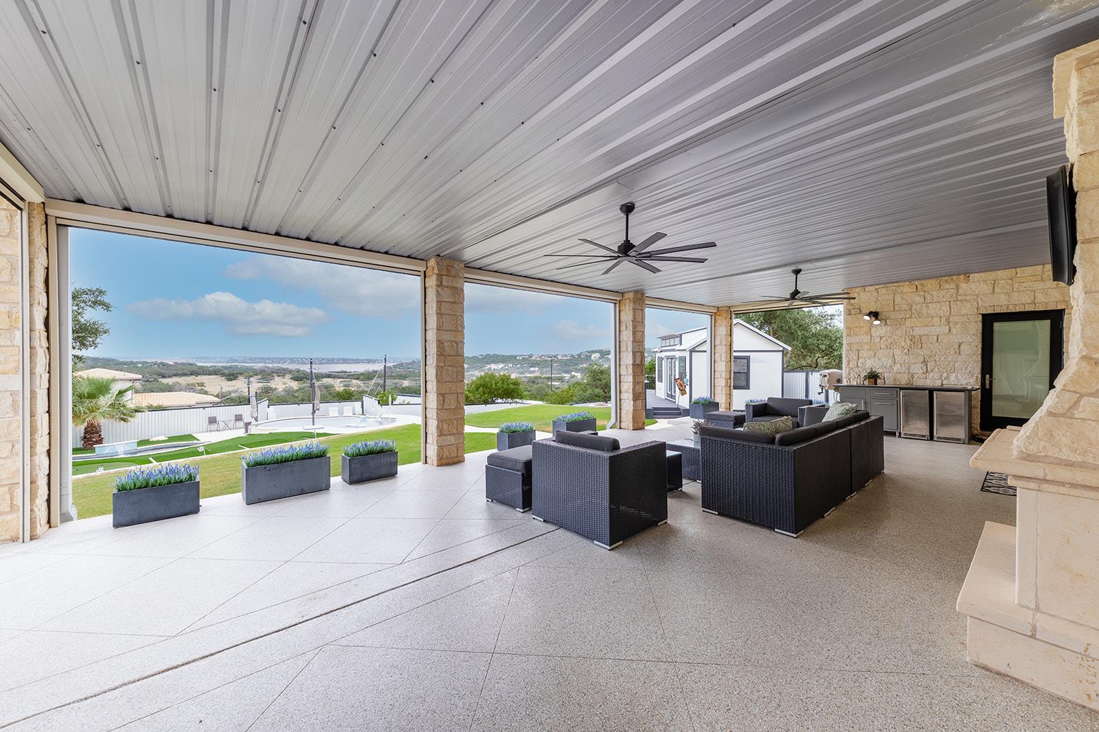 20516 Queen Bee Ln, Spicewood, TX 78669