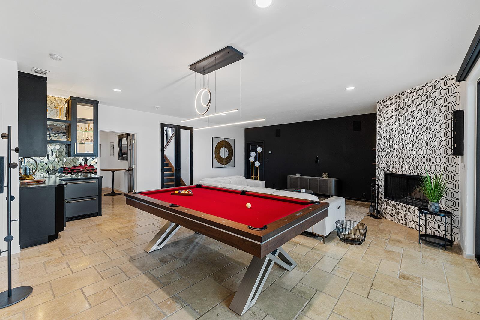 20516 Queen Bee Ln, Spicewood, TX 78669