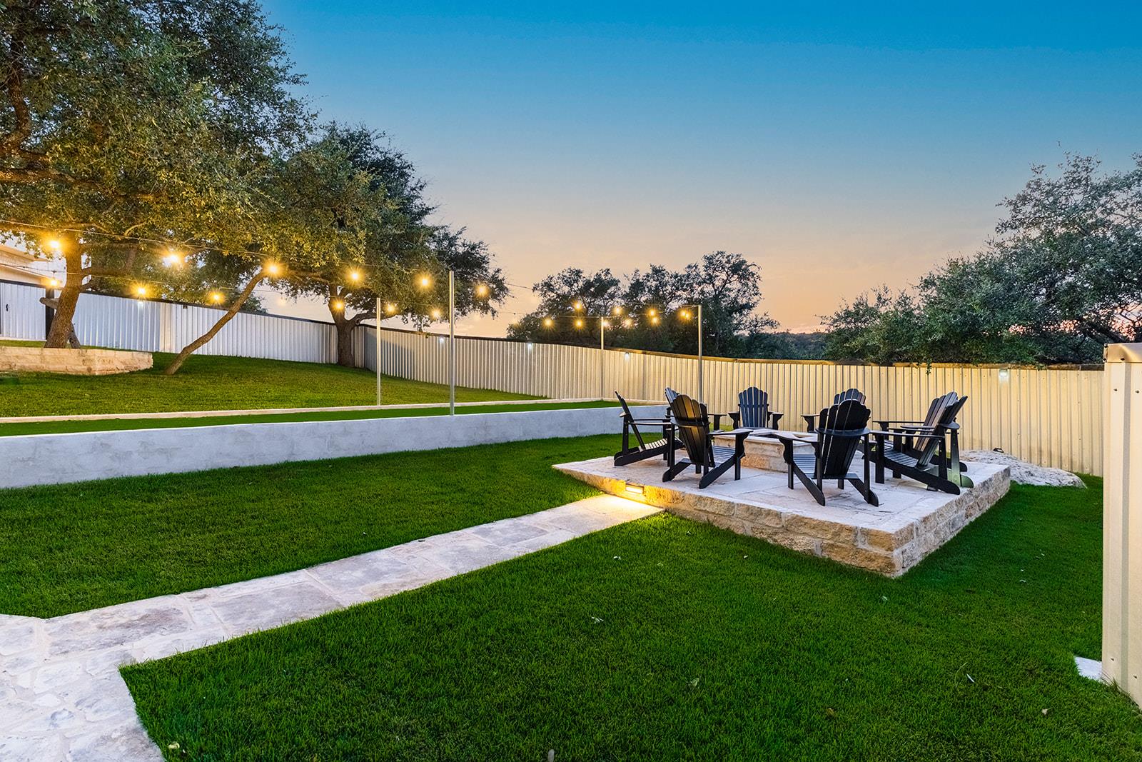 20516 Queen Bee Ln, Spicewood, TX 78669