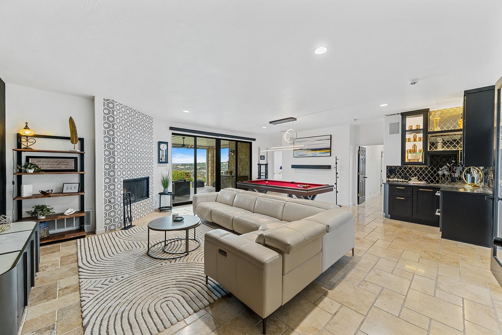 20516 Queen Bee Ln, Spicewood, TX 78669