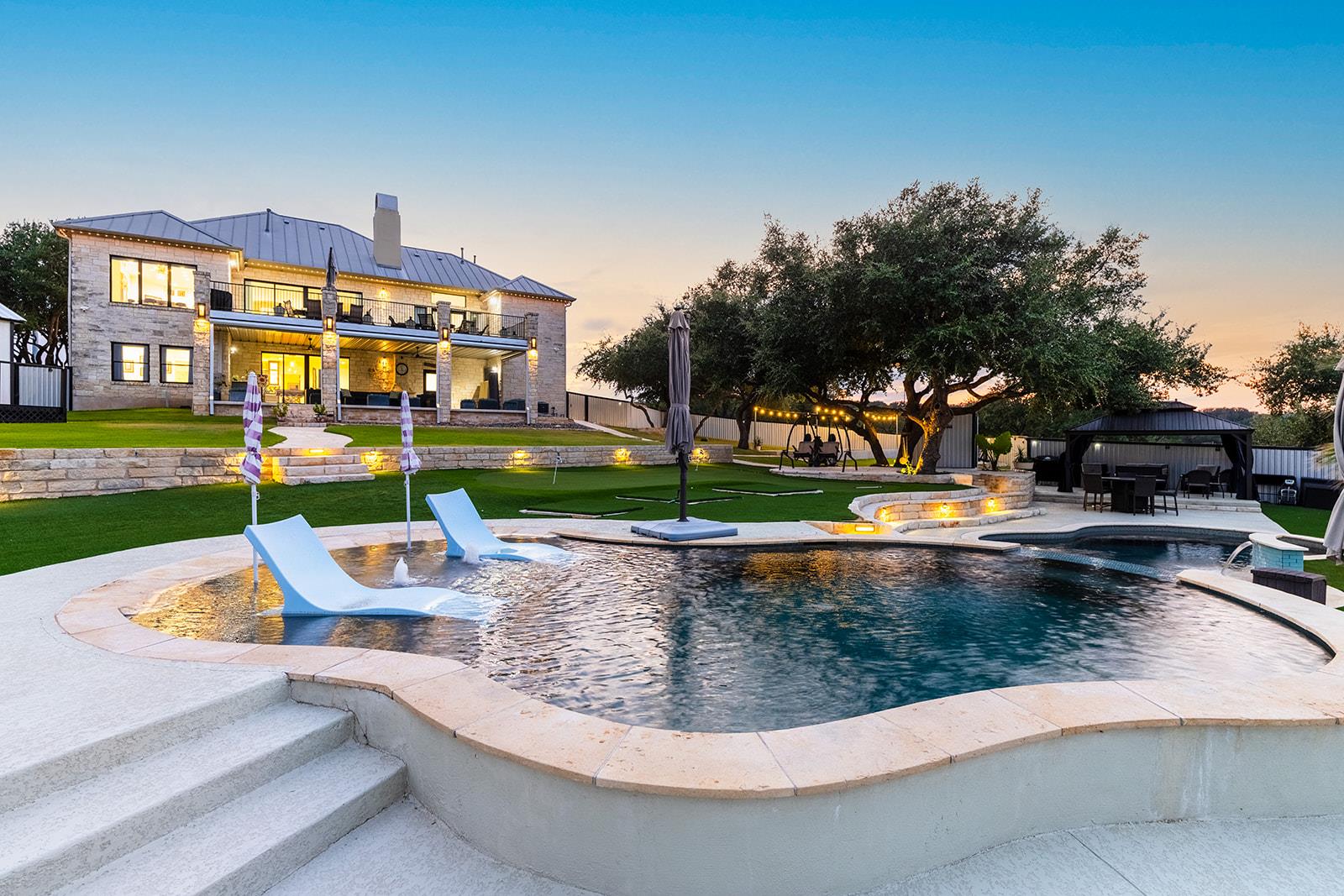 20516 Queen Bee Ln, Spicewood, TX 78669