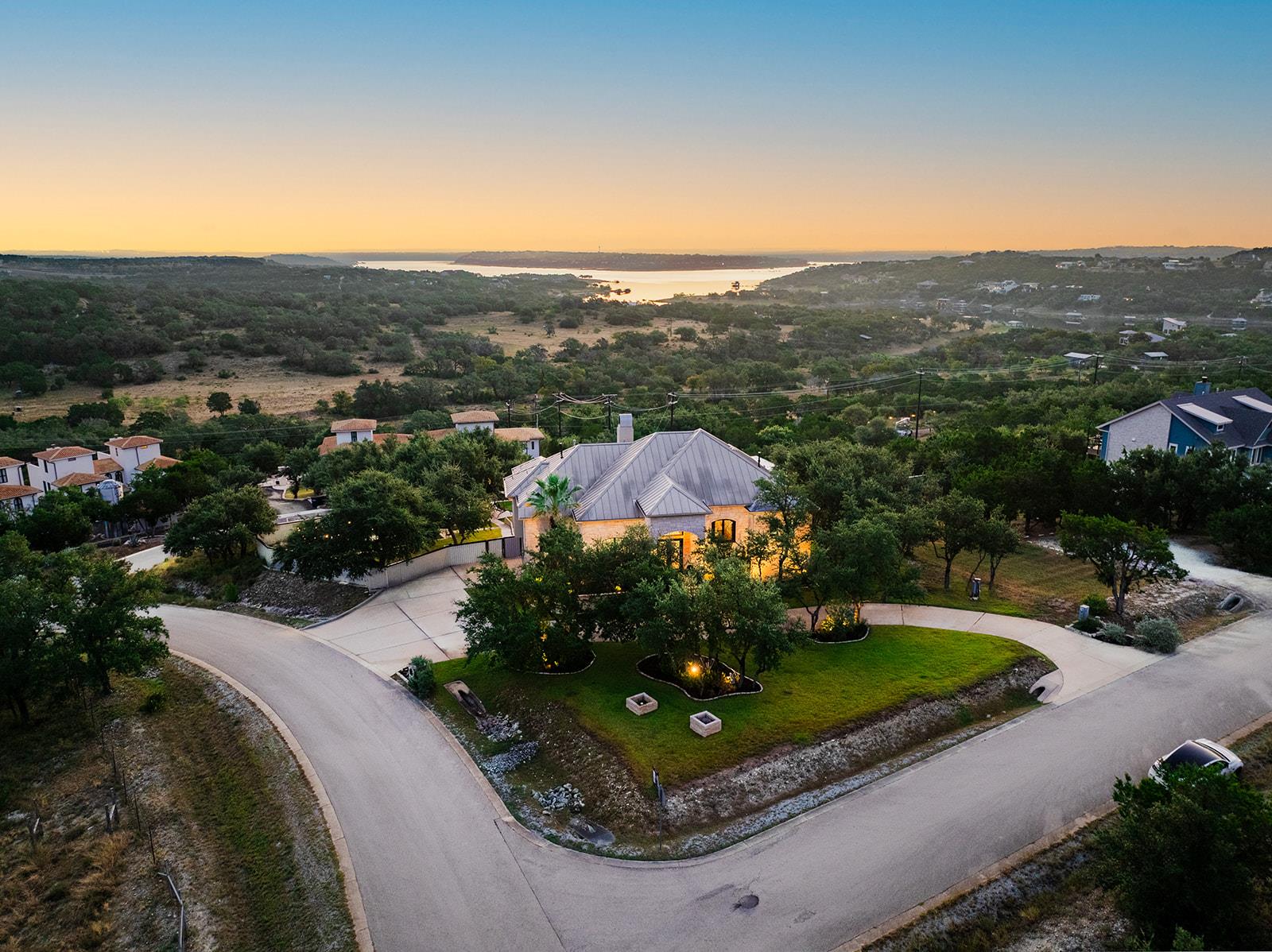 20516 Queen Bee Ln, Spicewood, TX 78669
