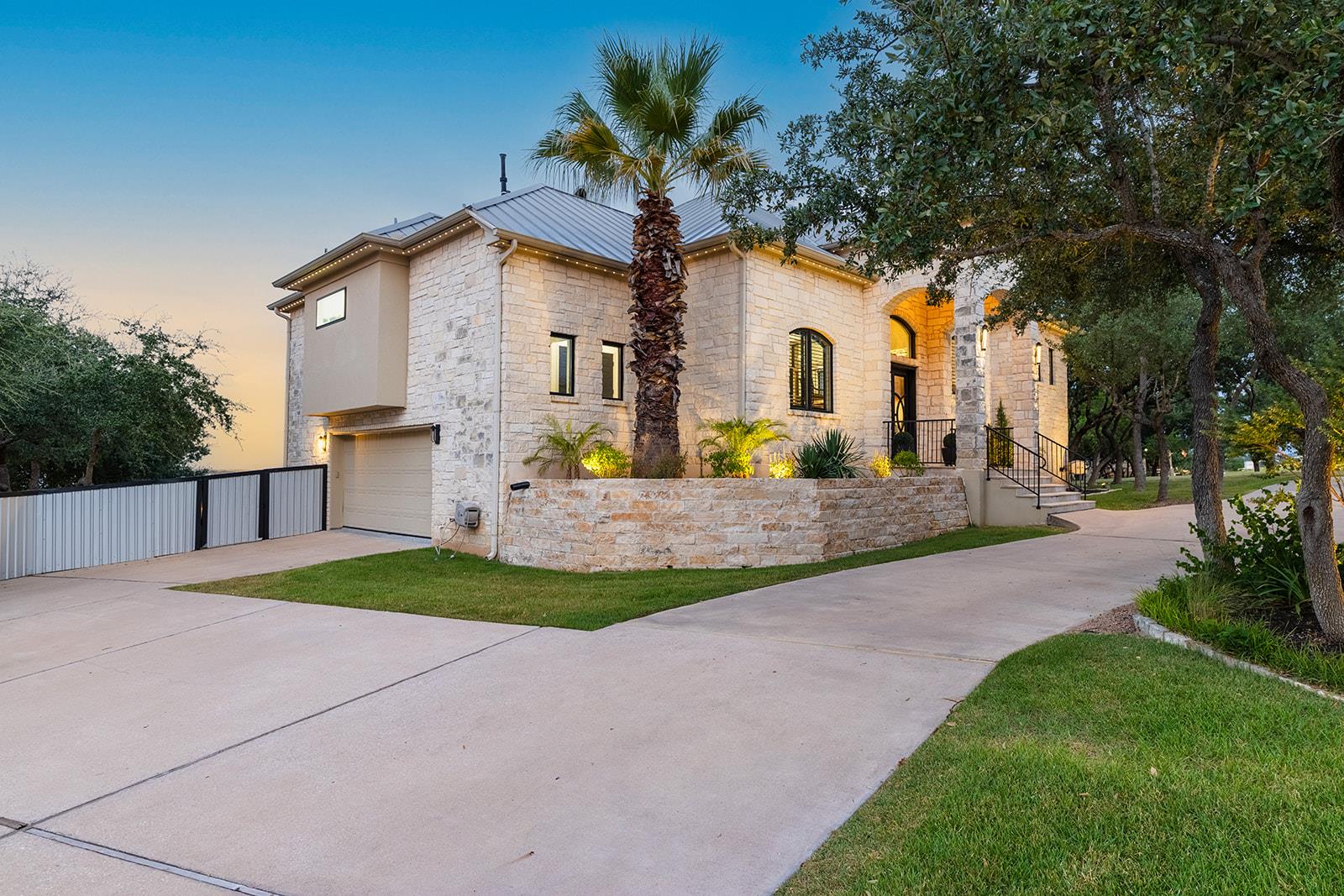 20516 Queen Bee Ln, Spicewood, TX 78669