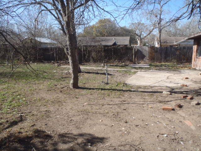 652 Fir Ln, Lockhart, TX 78644