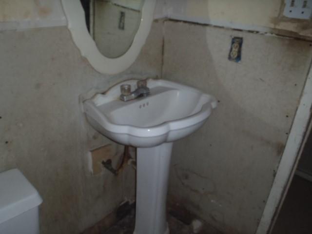 652 Fir Ln, Lockhart, TX 78644