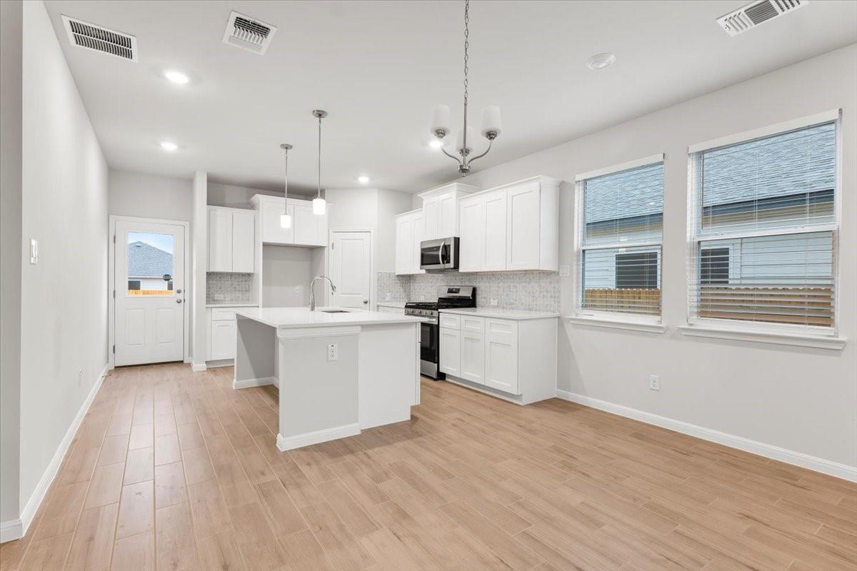 320 Windstar Rd, Liberty Hill, TX 78642