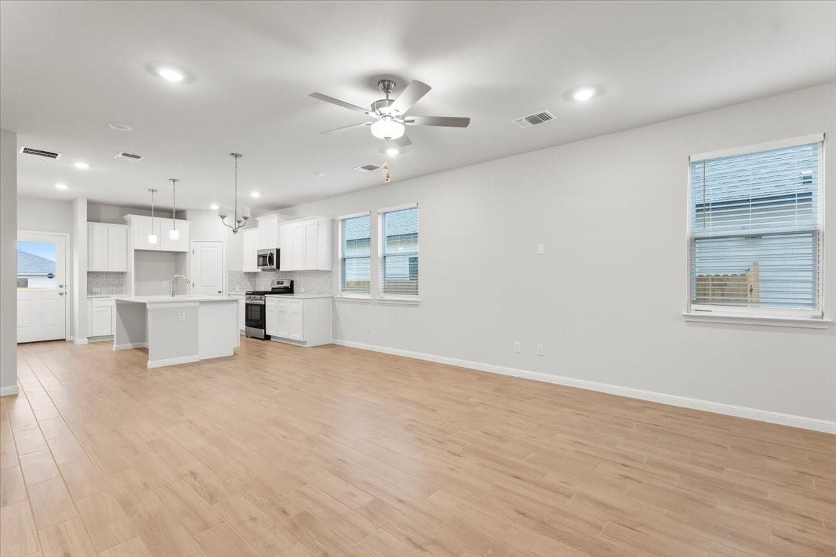 320 Windstar Rd, Liberty Hill, TX 78642