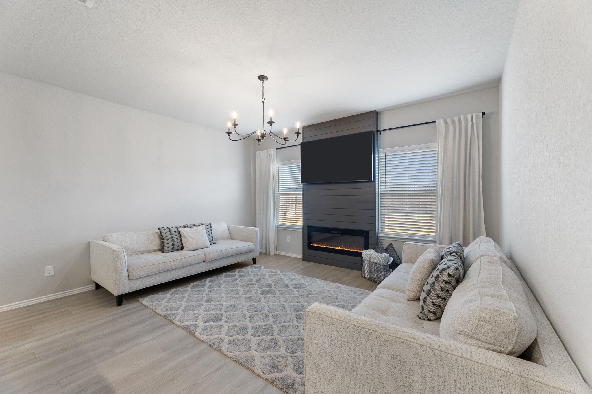 717 Peak Pl, Seguin, TX 78155