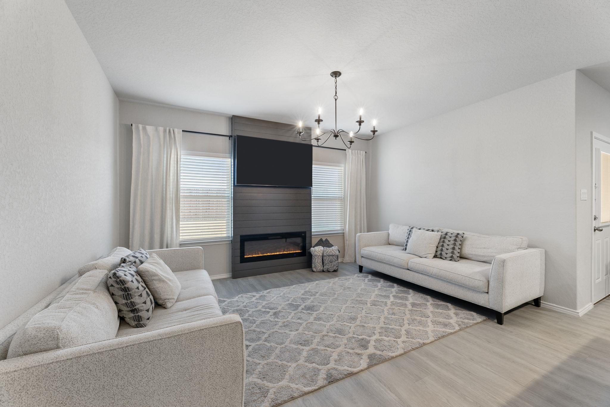 717 Peak Pl, Seguin, TX 78155