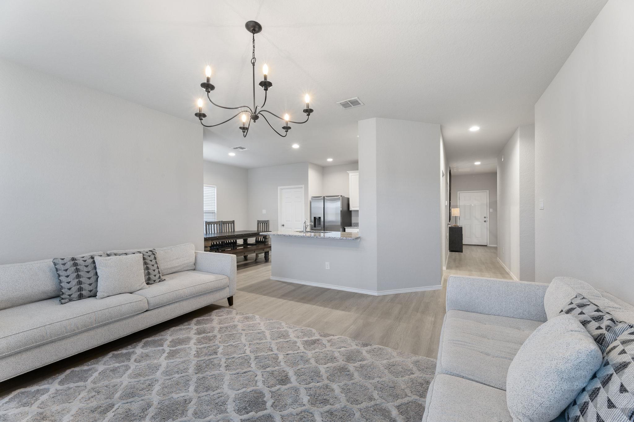 717 Peak Pl, Seguin, TX 78155