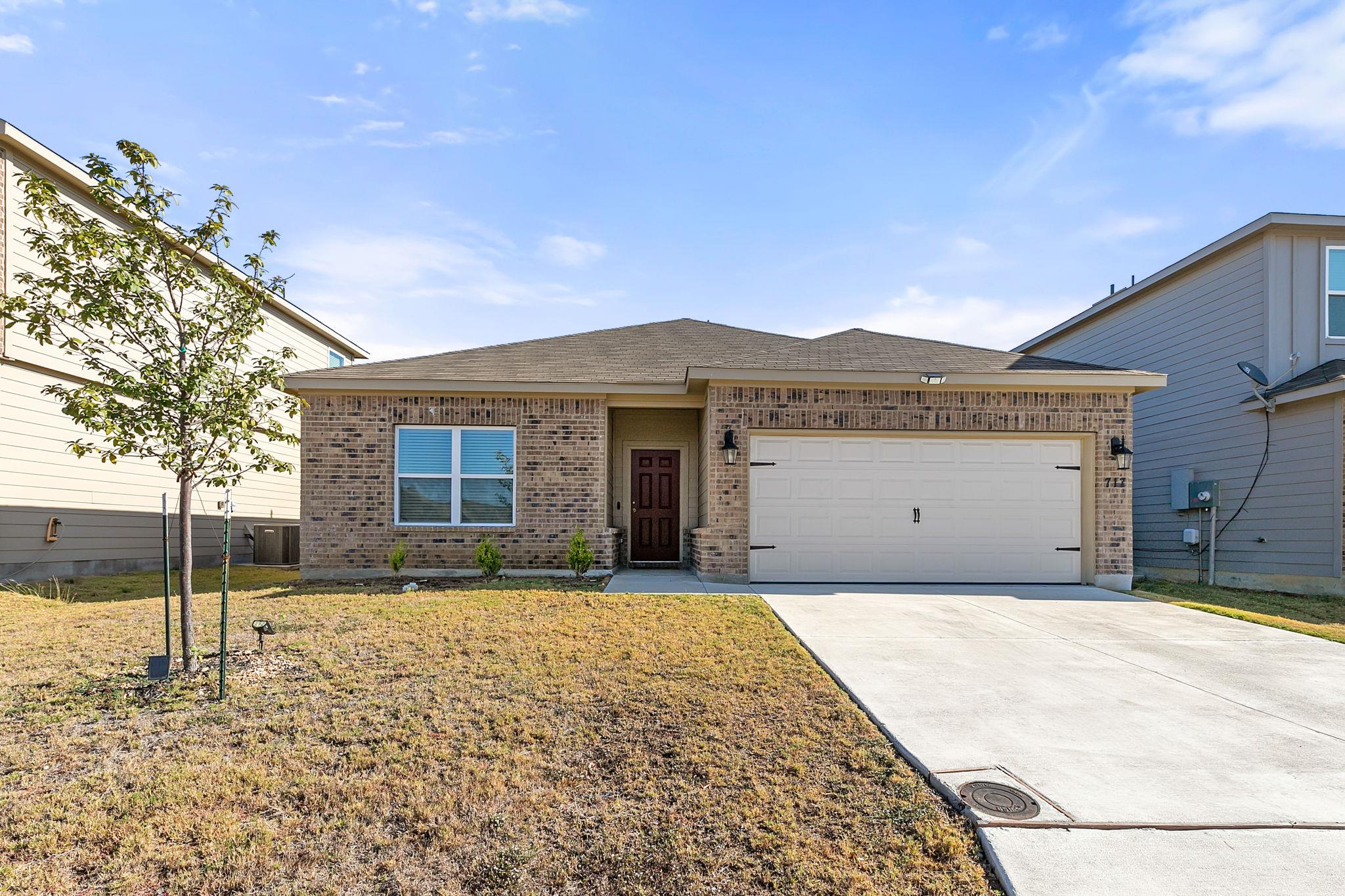 717 Peak Pl, Seguin, TX 78155
