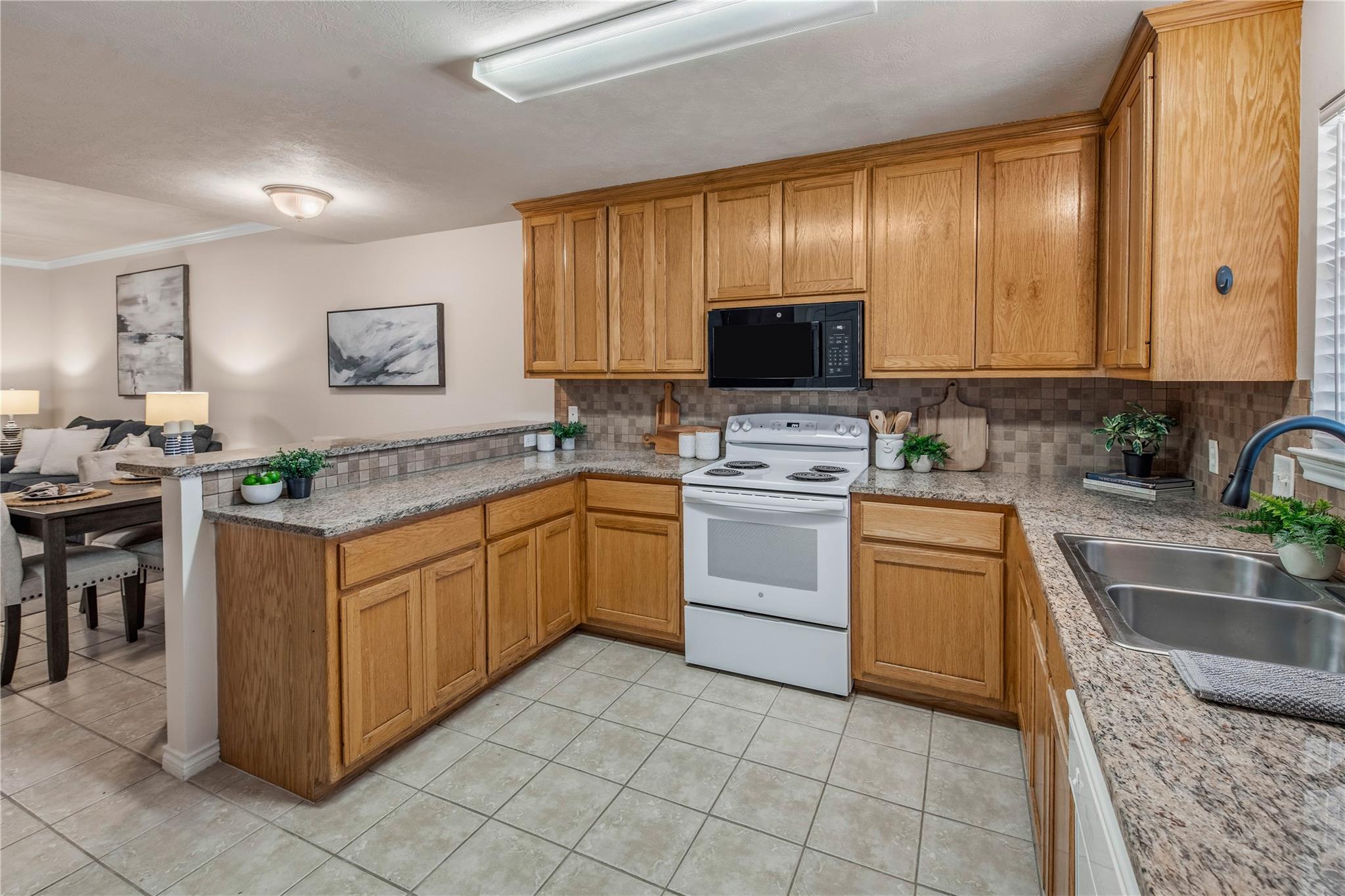 901 Crepe Myrtle St, College Station, TX 77845