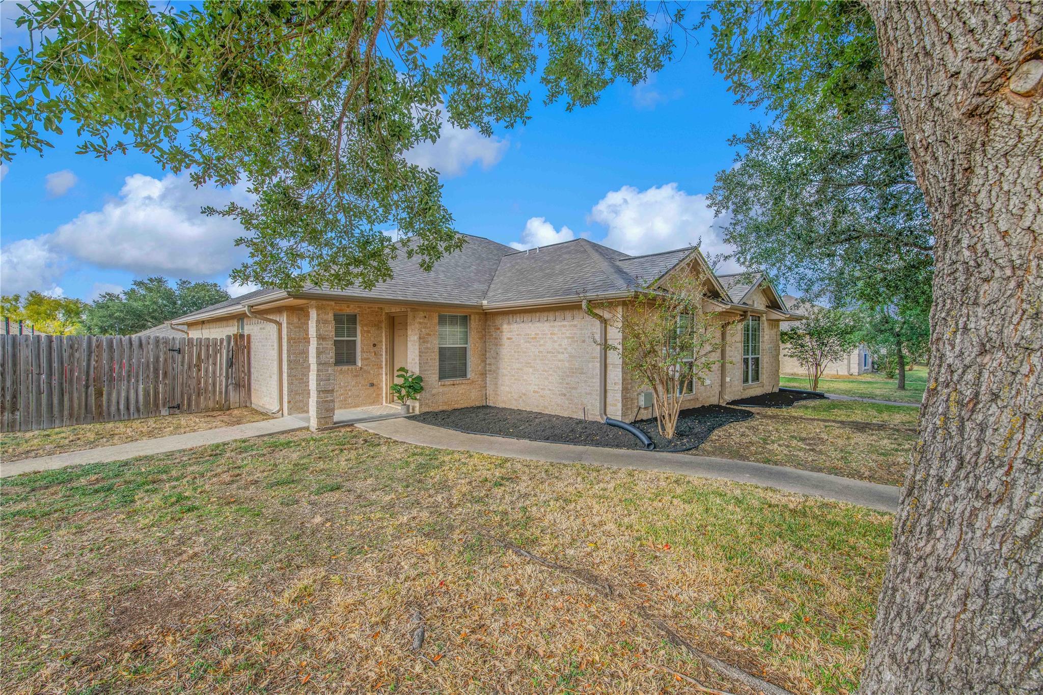 901 Crepe Myrtle St, College Station, TX 77845