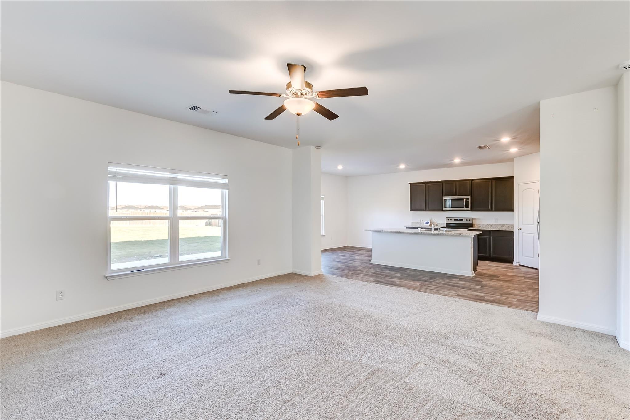 109 Riverdale Dr, Jarrell, TX 76537