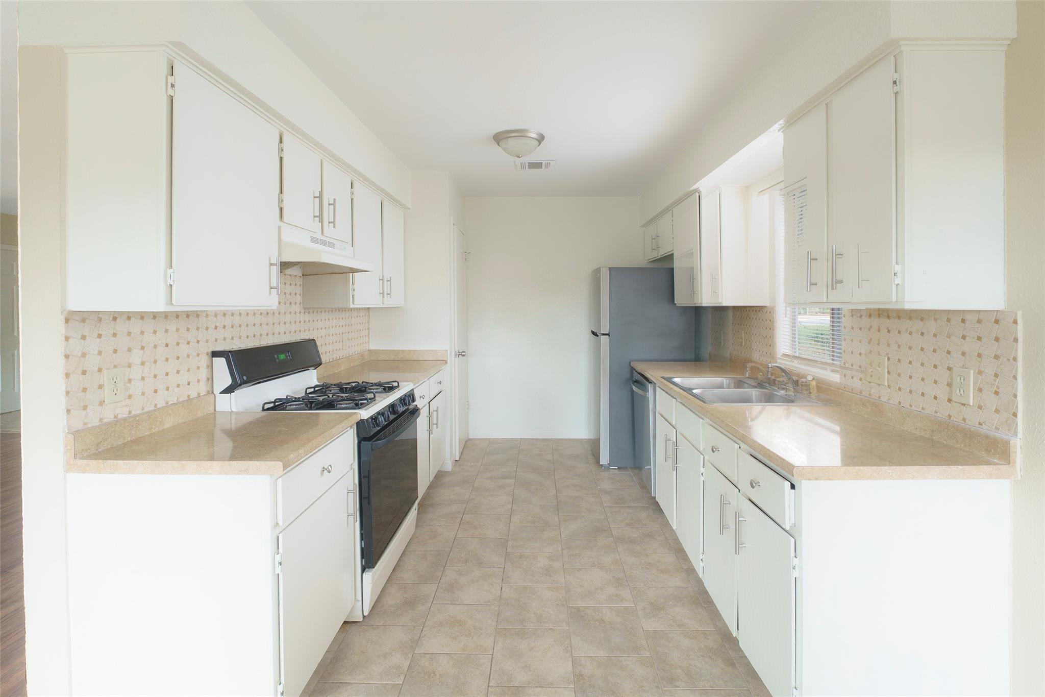 5603 Porsche Ln, Austin, TX 78749