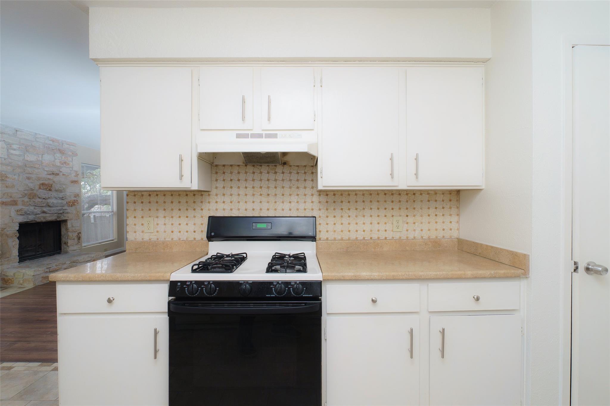 5603 Porsche Ln, Austin, TX 78749