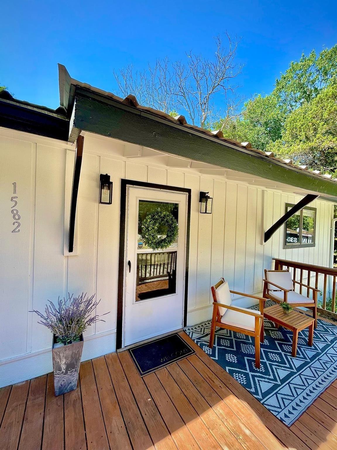 1582 Valley Dr, Canyon Lake, TX 78133