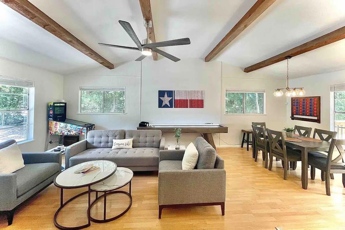 1582 Valley Dr, Canyon Lake, TX 78133