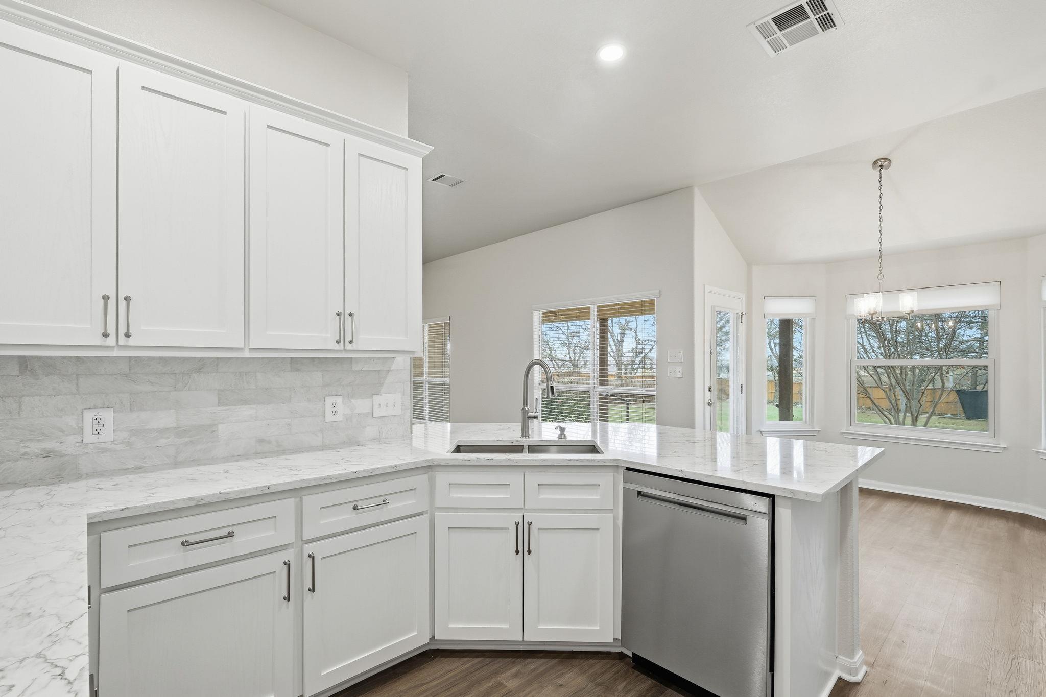 102 Bosque Dr, Hutto, TX 78634