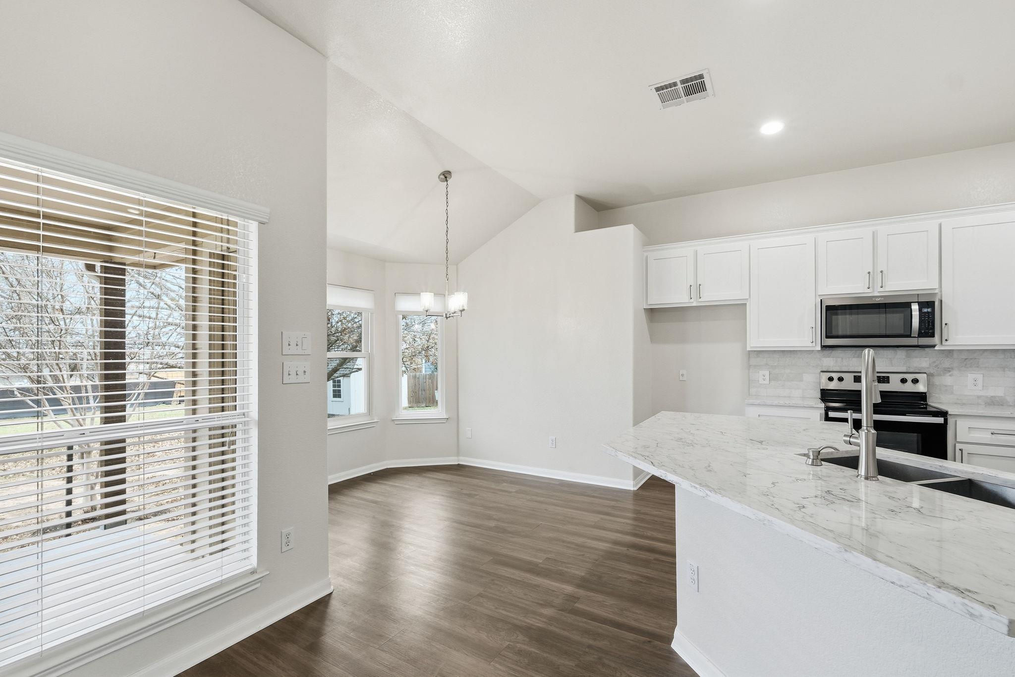 102 Bosque Dr, Hutto, TX 78634