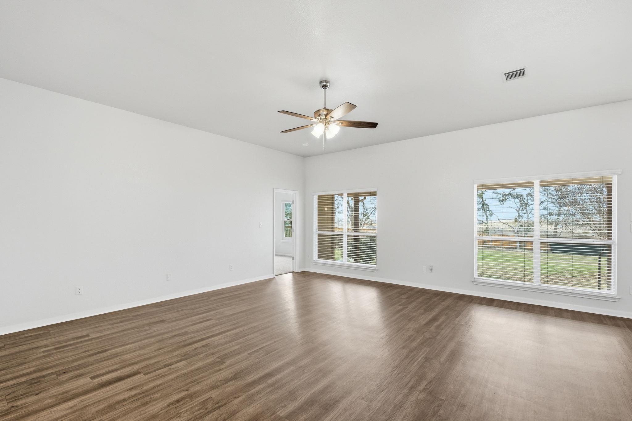 102 Bosque Dr, Hutto, TX 78634