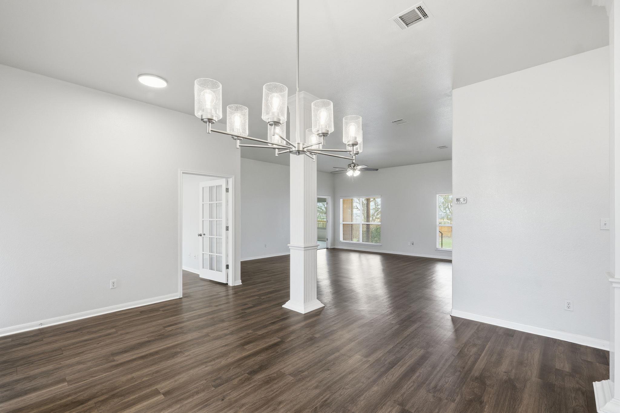 102 Bosque Dr, Hutto, TX 78634