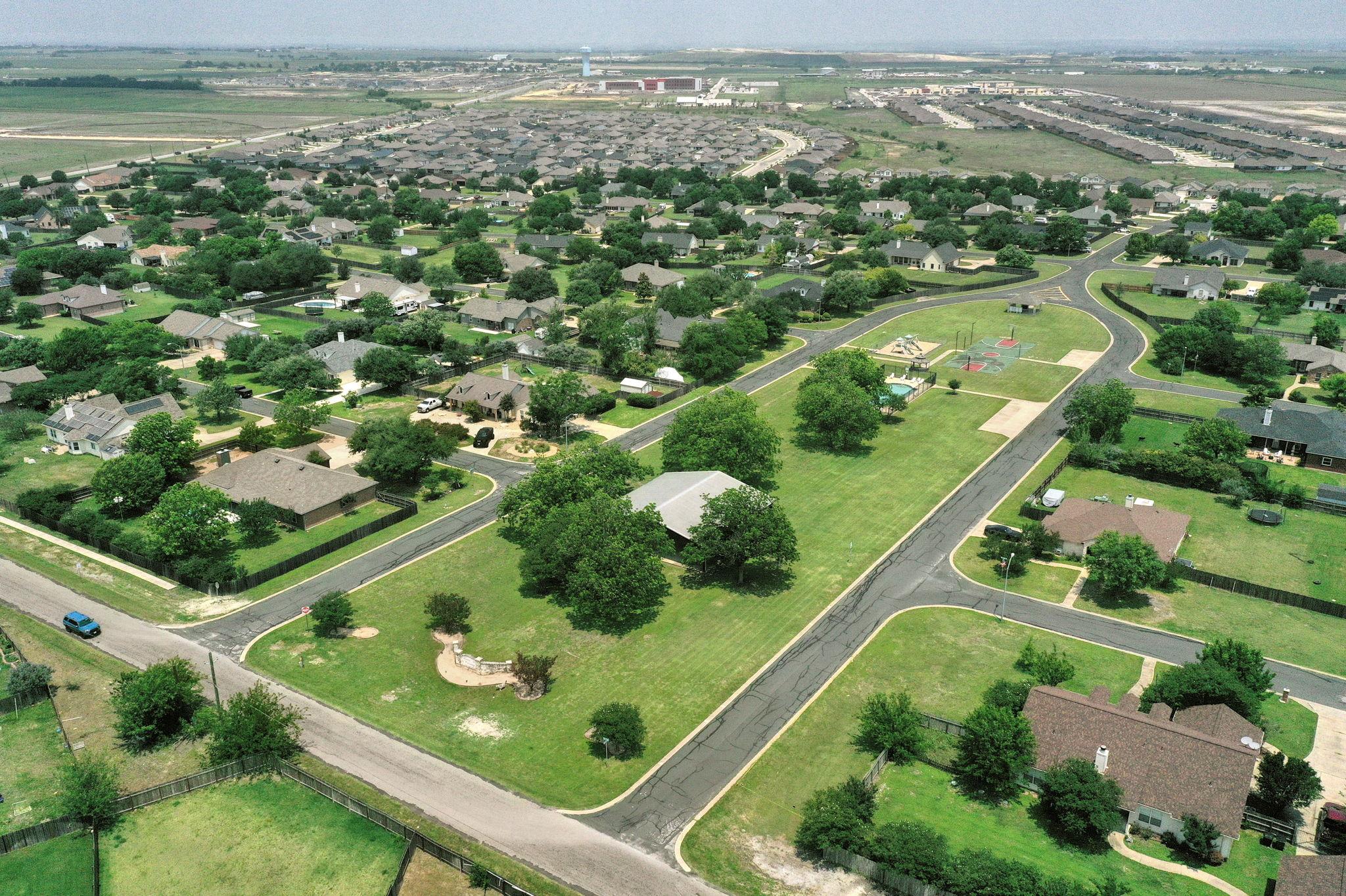 102 Bosque Dr, Hutto, TX 78634