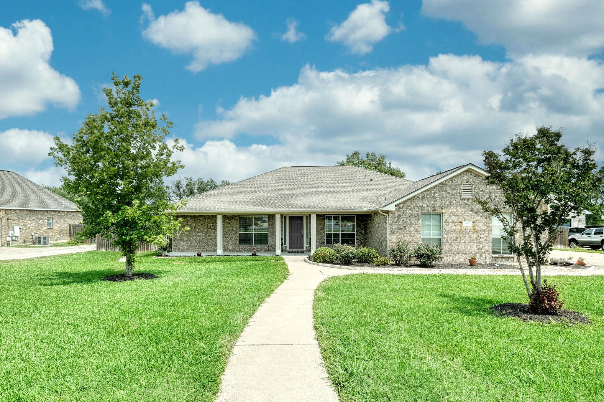 102 Bosque Dr, Hutto, TX 78634