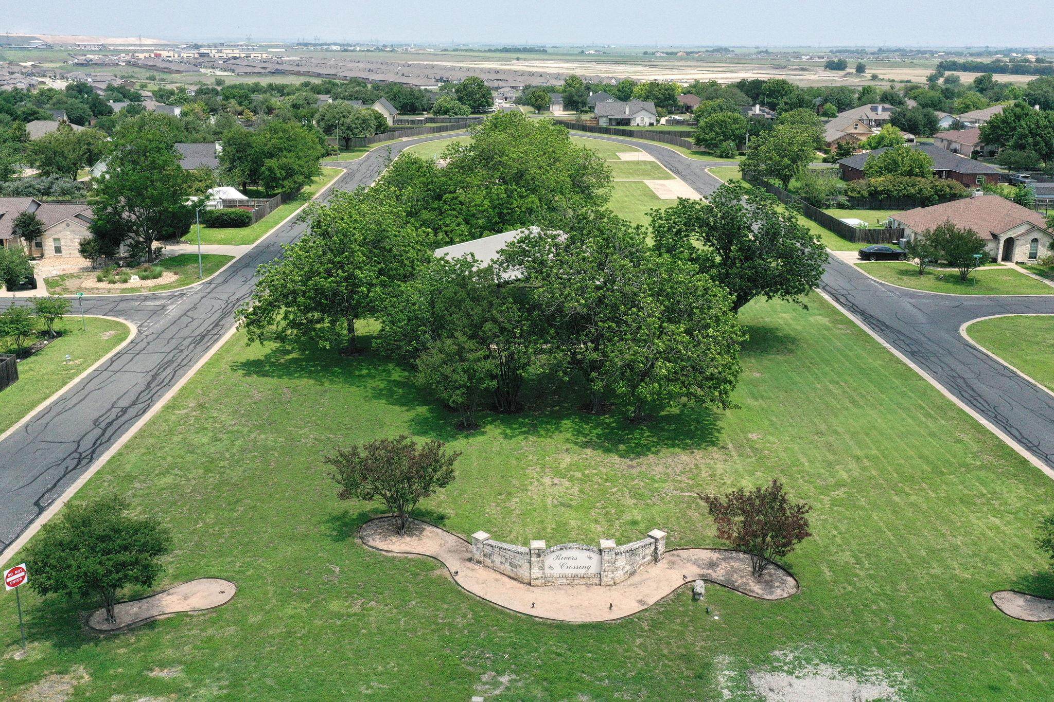 102 Bosque Dr, Hutto, TX 78634