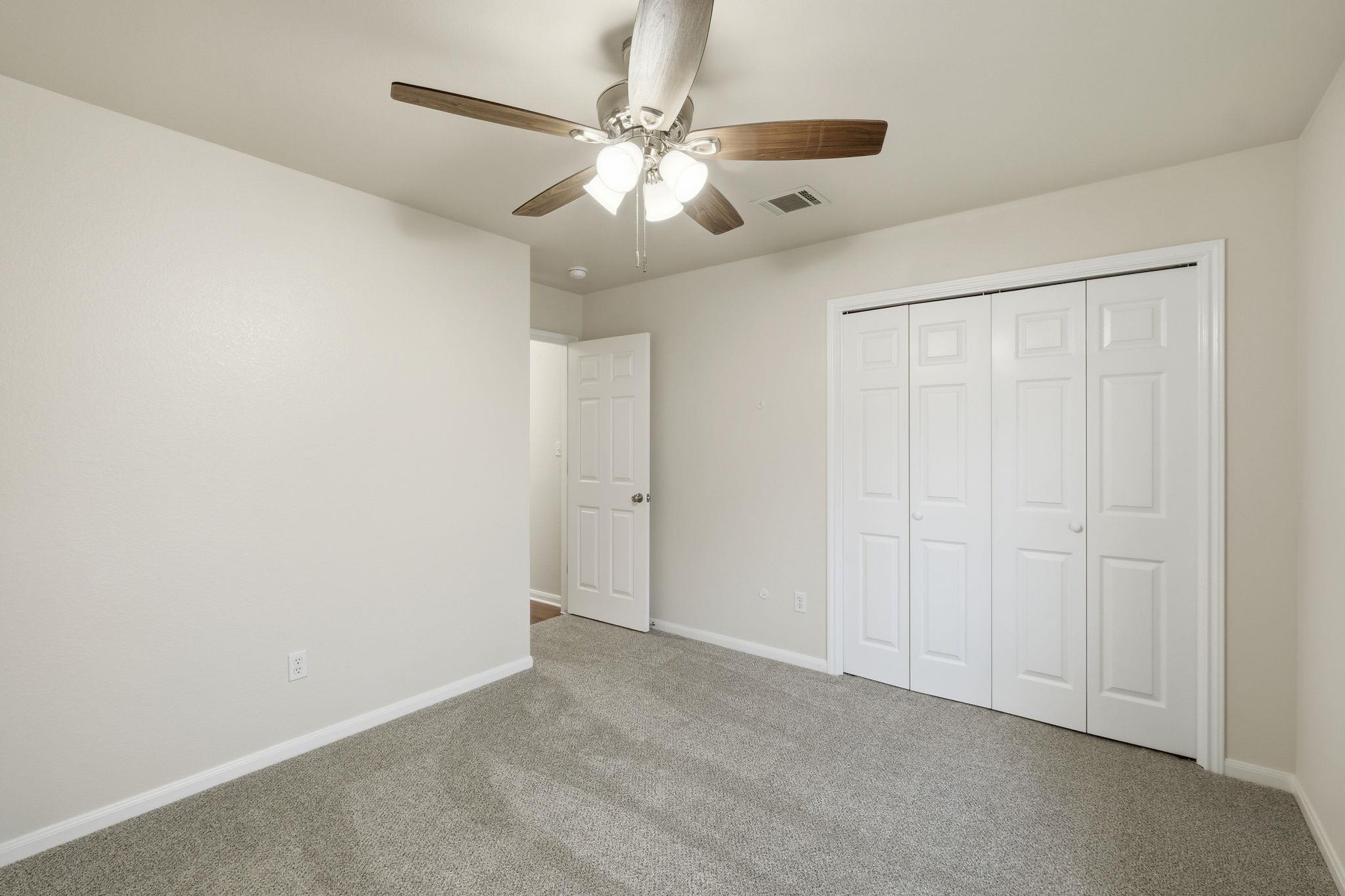 102 Bosque Dr, Hutto, TX 78634