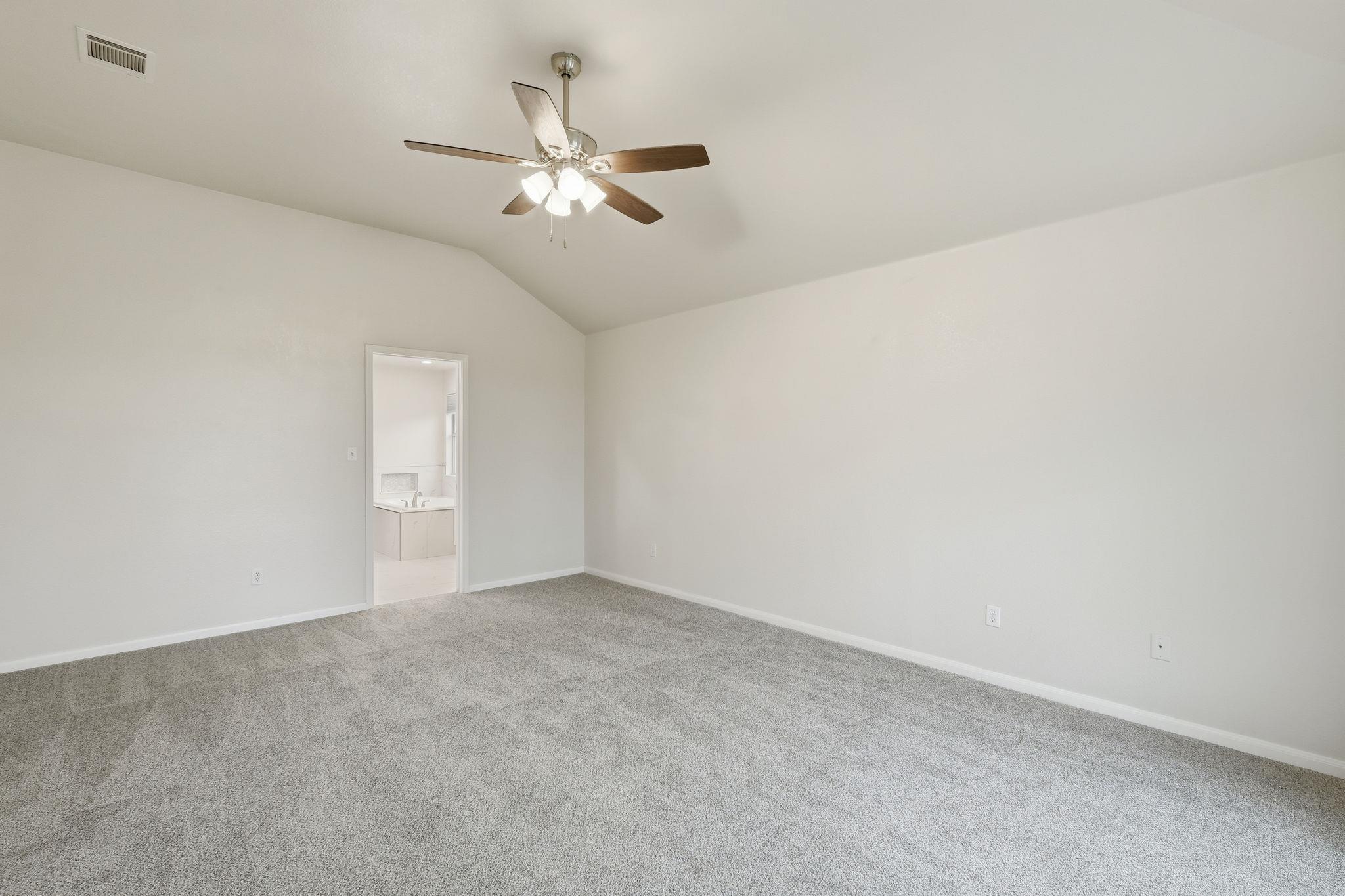 102 Bosque Dr, Hutto, TX 78634