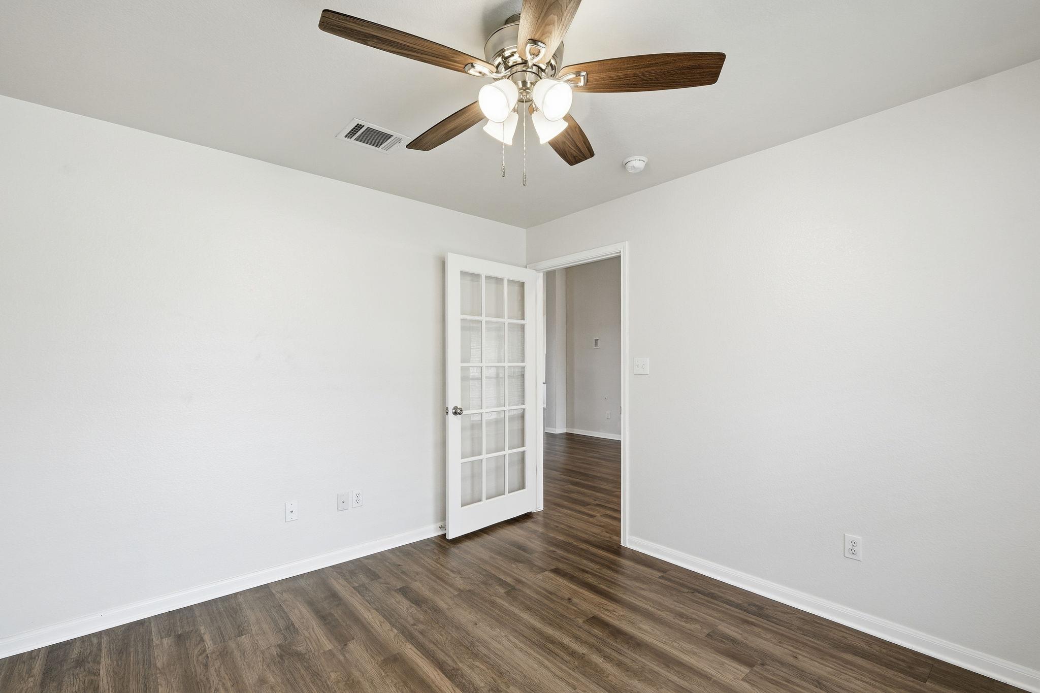 102 Bosque Dr, Hutto, TX 78634