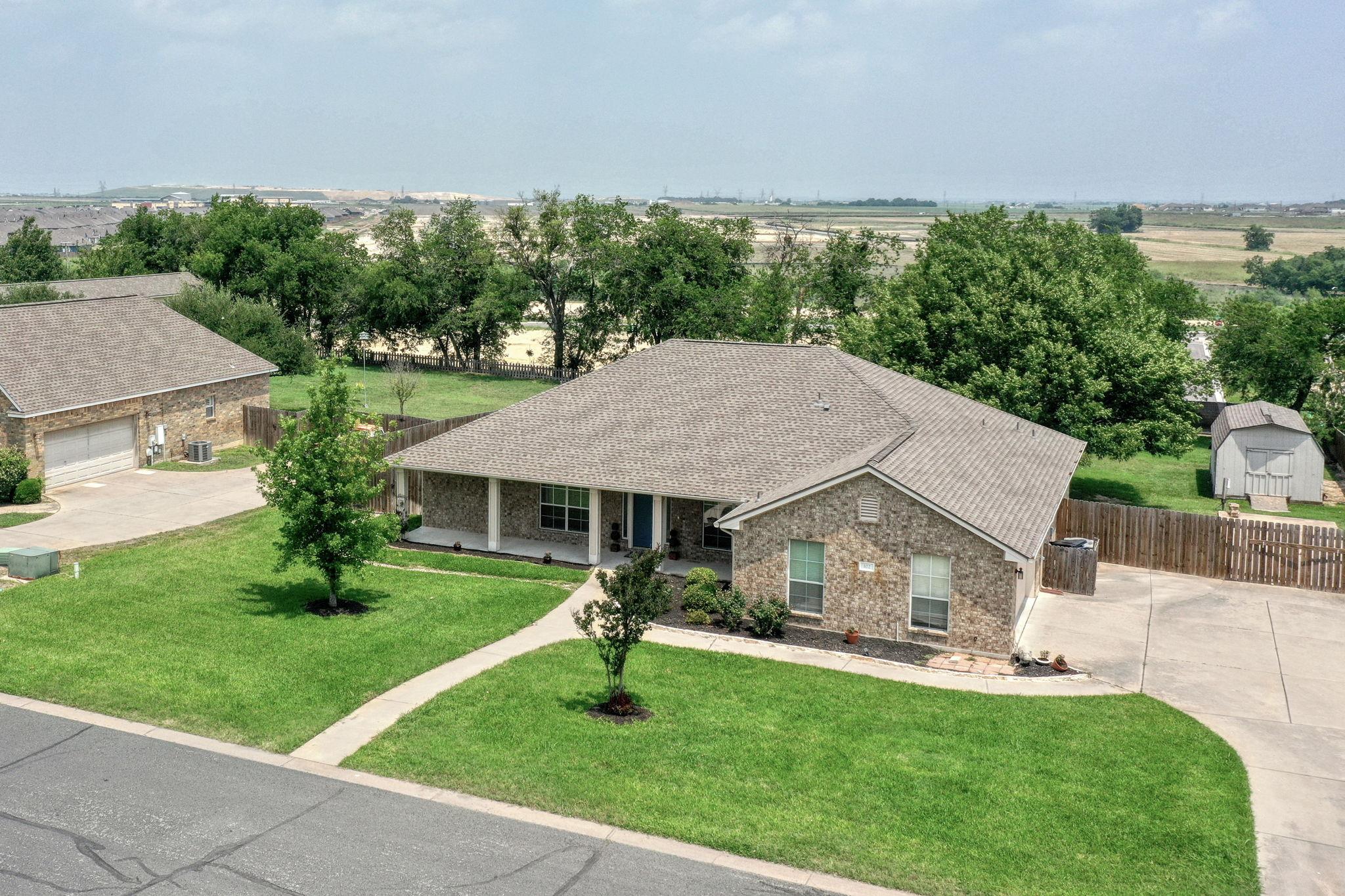 102 Bosque Dr, Hutto, TX 78634