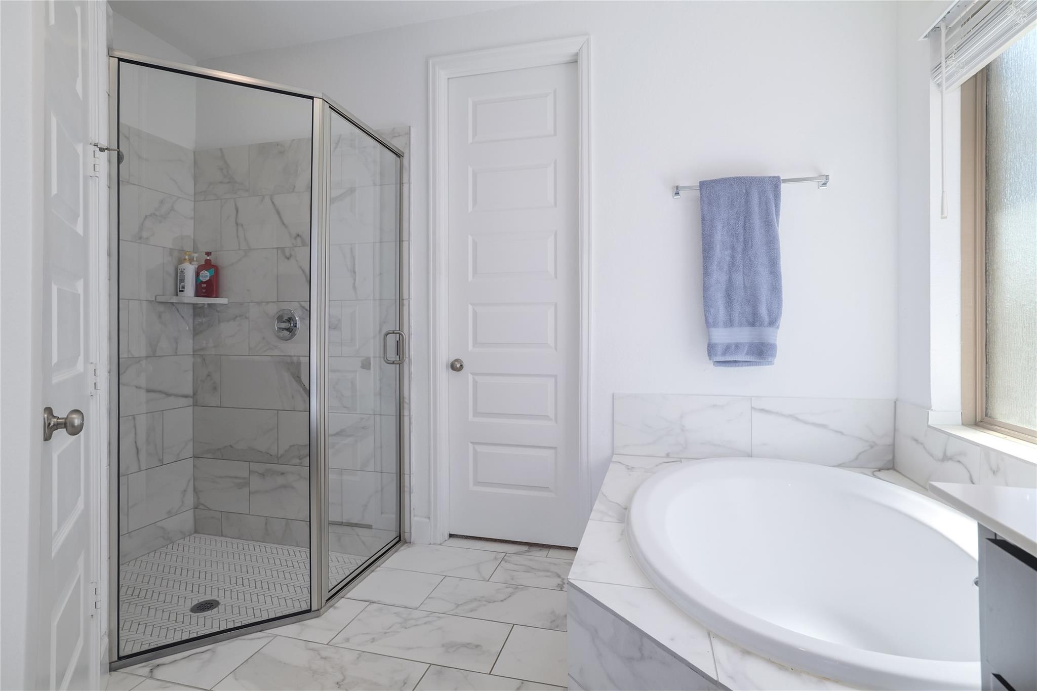 102 FORTUNA Ct, Liberty Hill, TX 78642