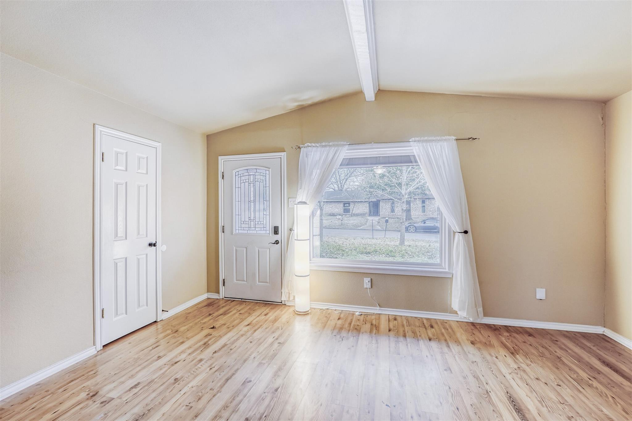 2114 Bel Air Dr, Taylor, TX 76574